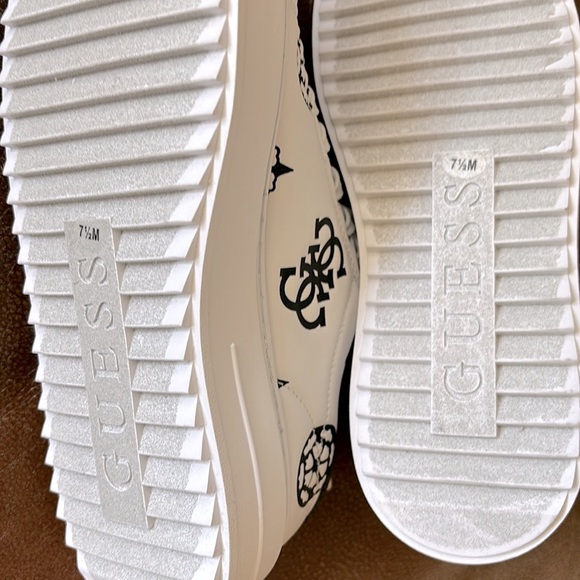 GUESS LOVEN LEATHER SNEAKERS NWT - Picture 6 of 8